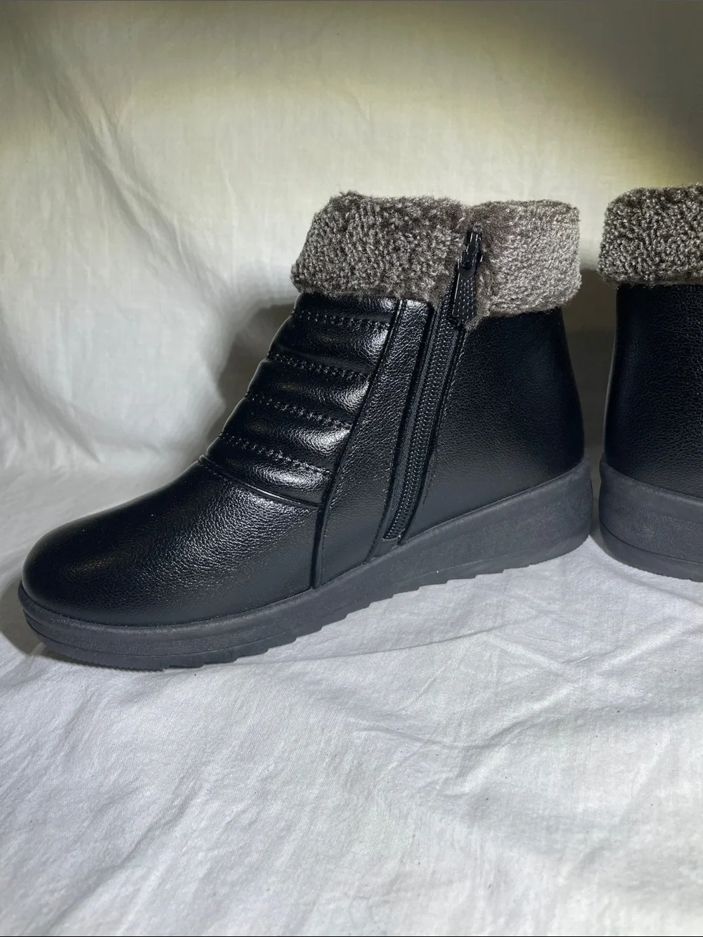 Black Faux-Leather Winter Ankle Boots with Gray Faux-Fur Cuff US women’s 4.5